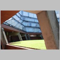 Florey Building, Queen's College (1966-1971), Oxford UK, photo on architecture-history.org.png